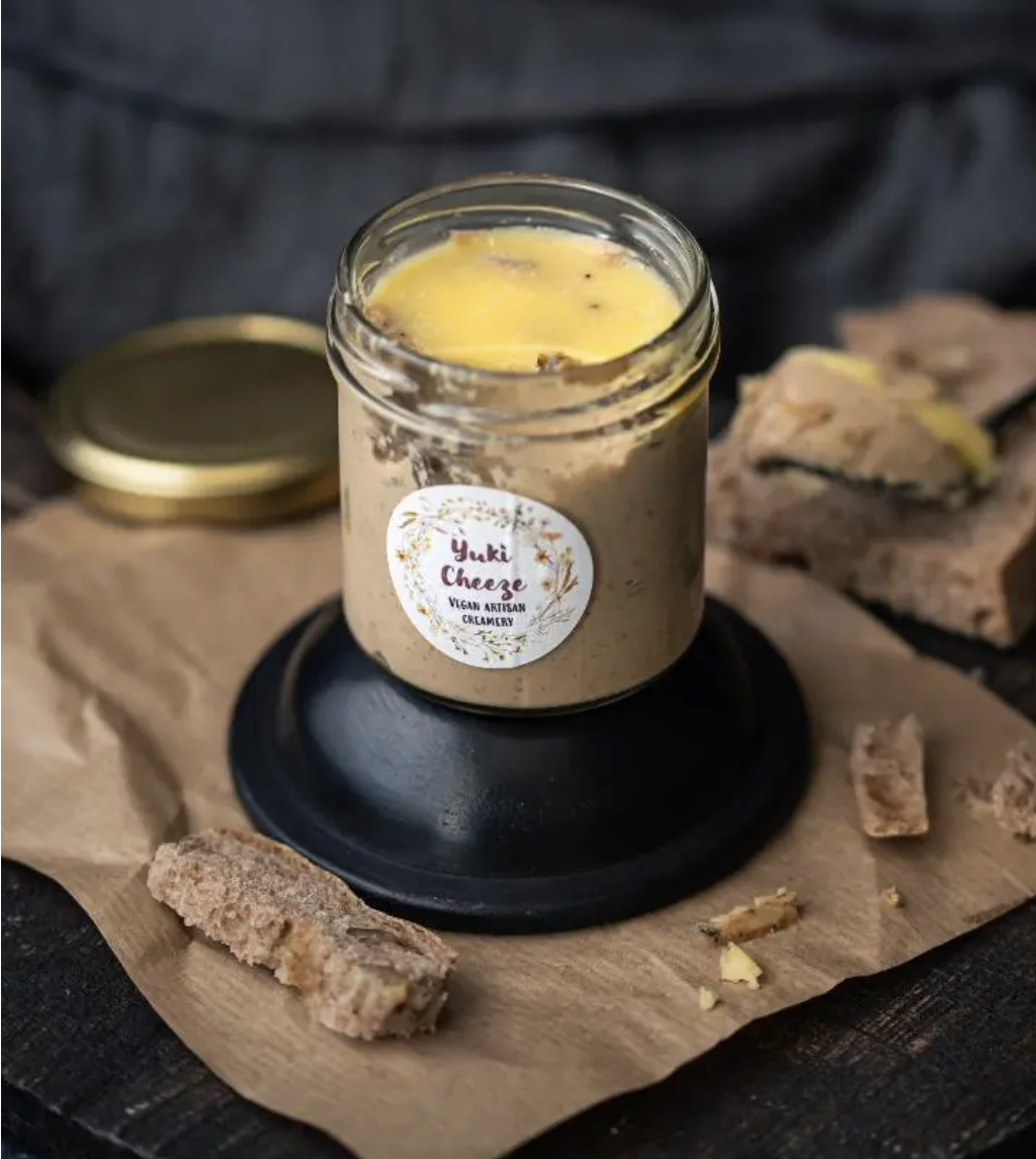 Vegetable pâté with okara and mushrooms 100% vegetable spread made from okara from our vegetable milk and mushrooms (shiitake, organic boletus). Soft and tasty, it is perfect for an aperitif!

Deposit of 0.50 cts on the jar.