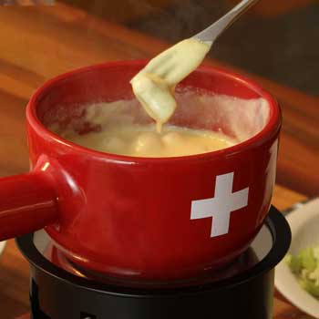 No-Moo, Vegan-Fondue [412] Vegan, dairy-free fondue alternative based on the No-Moo specialities of Vegusto.