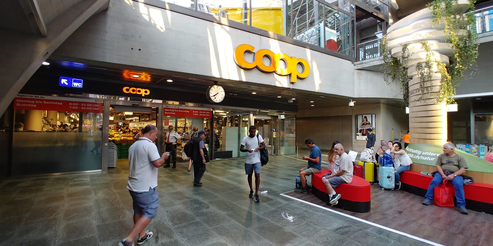 Coop Supermarkt Luzern Bahnhof Zentralstrasse 1, 6003 Luzern, Switzerland (null)